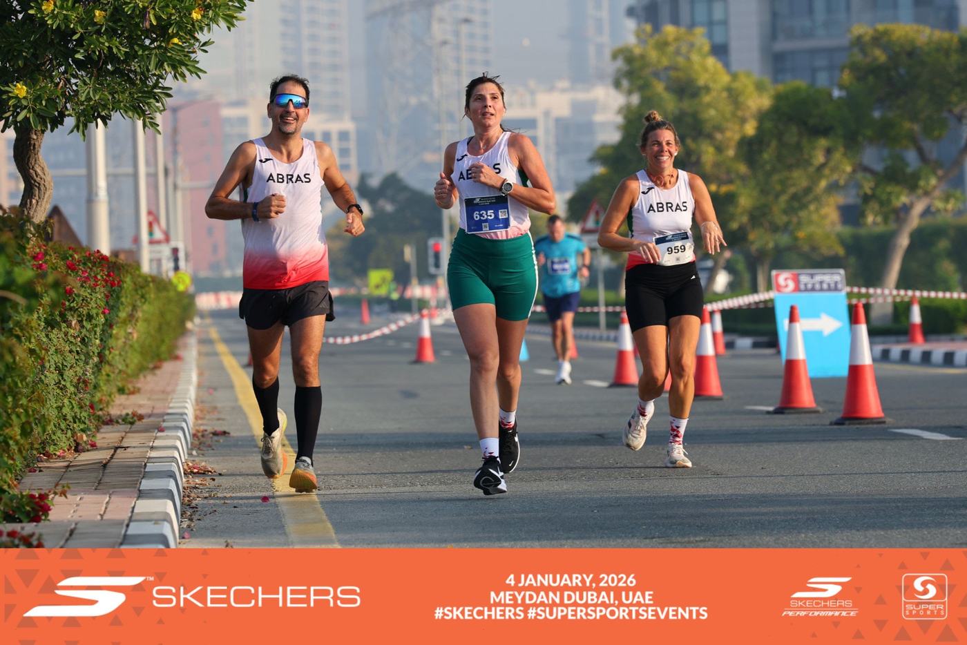 Rosa, Jo and Mario running together